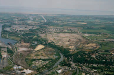 le plateau en 1996 aprs le dmantellement de l'usine